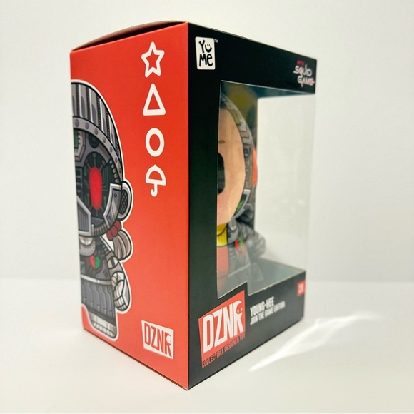Squid Game Young-hee Dual Design Collector Plush DZNR Series - Picture 2 of 7